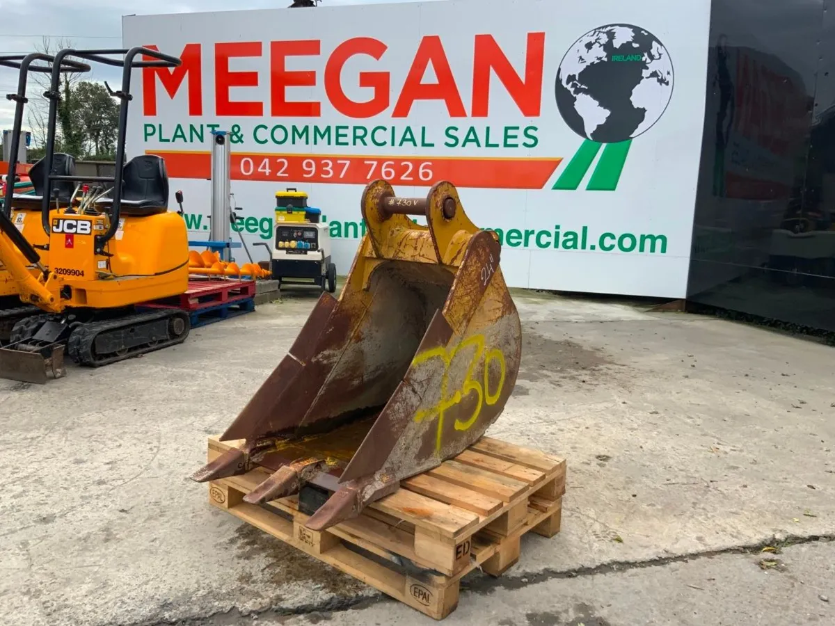 18" CATERPILLAR BUCKET...65mm PINS........730. - Image 2