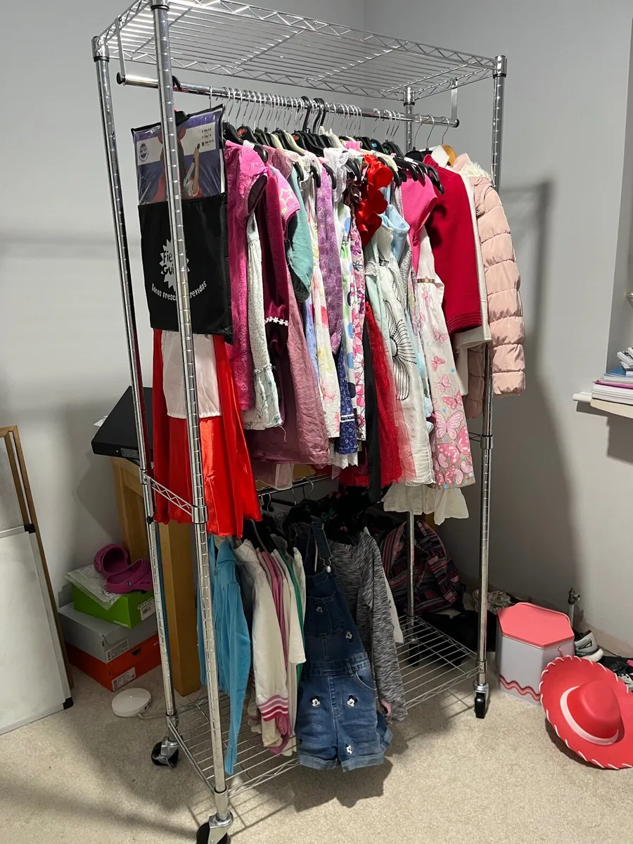 Girls dresses, coats age 3-10, prices from €5