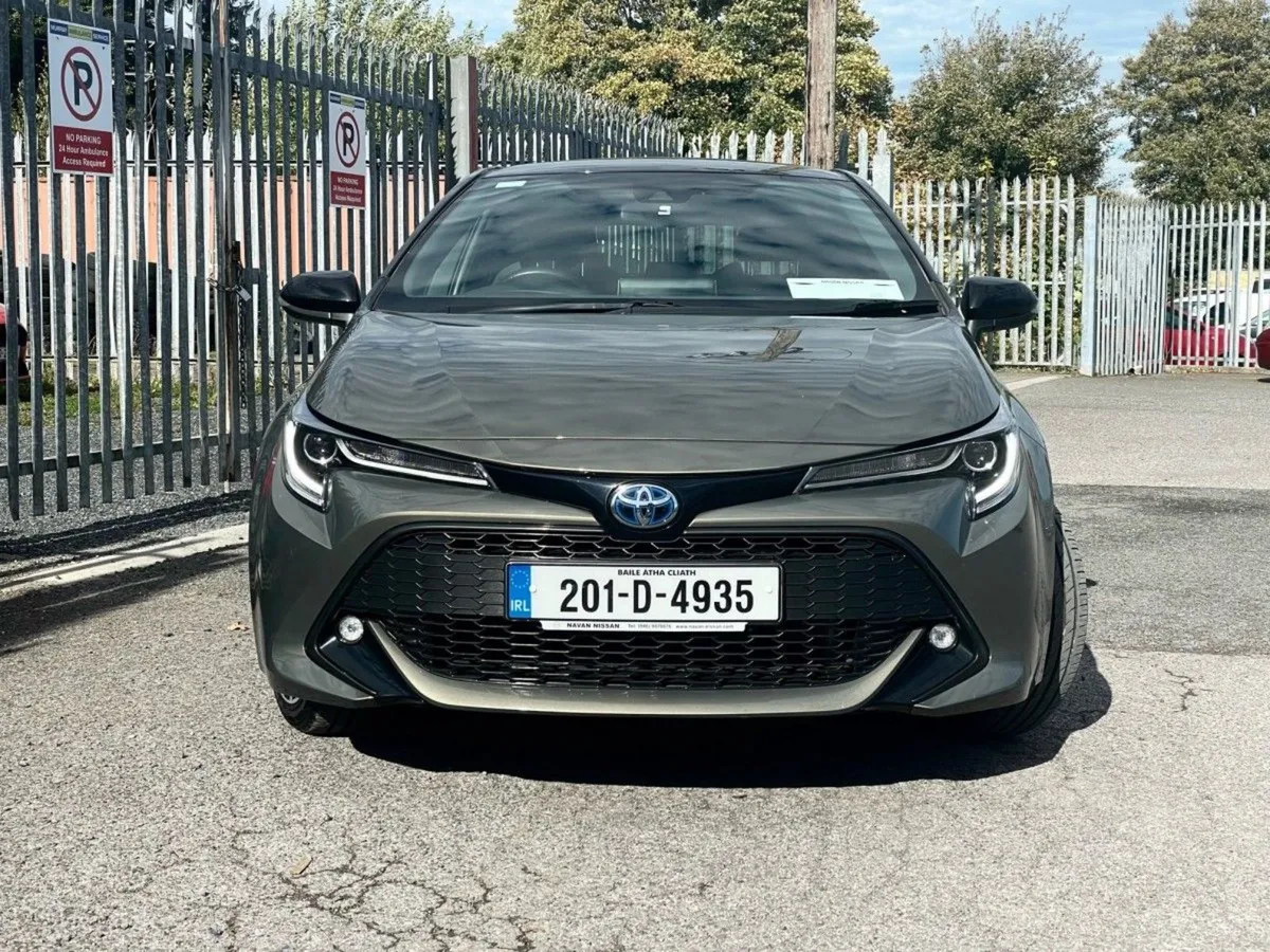 Toyota Corolla 1.8 Hybrid Luna Sport Hatchback - Image 2