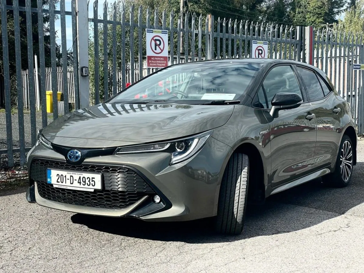 Toyota Corolla 1.8 Hybrid Luna Sport Hatchback - Image 3