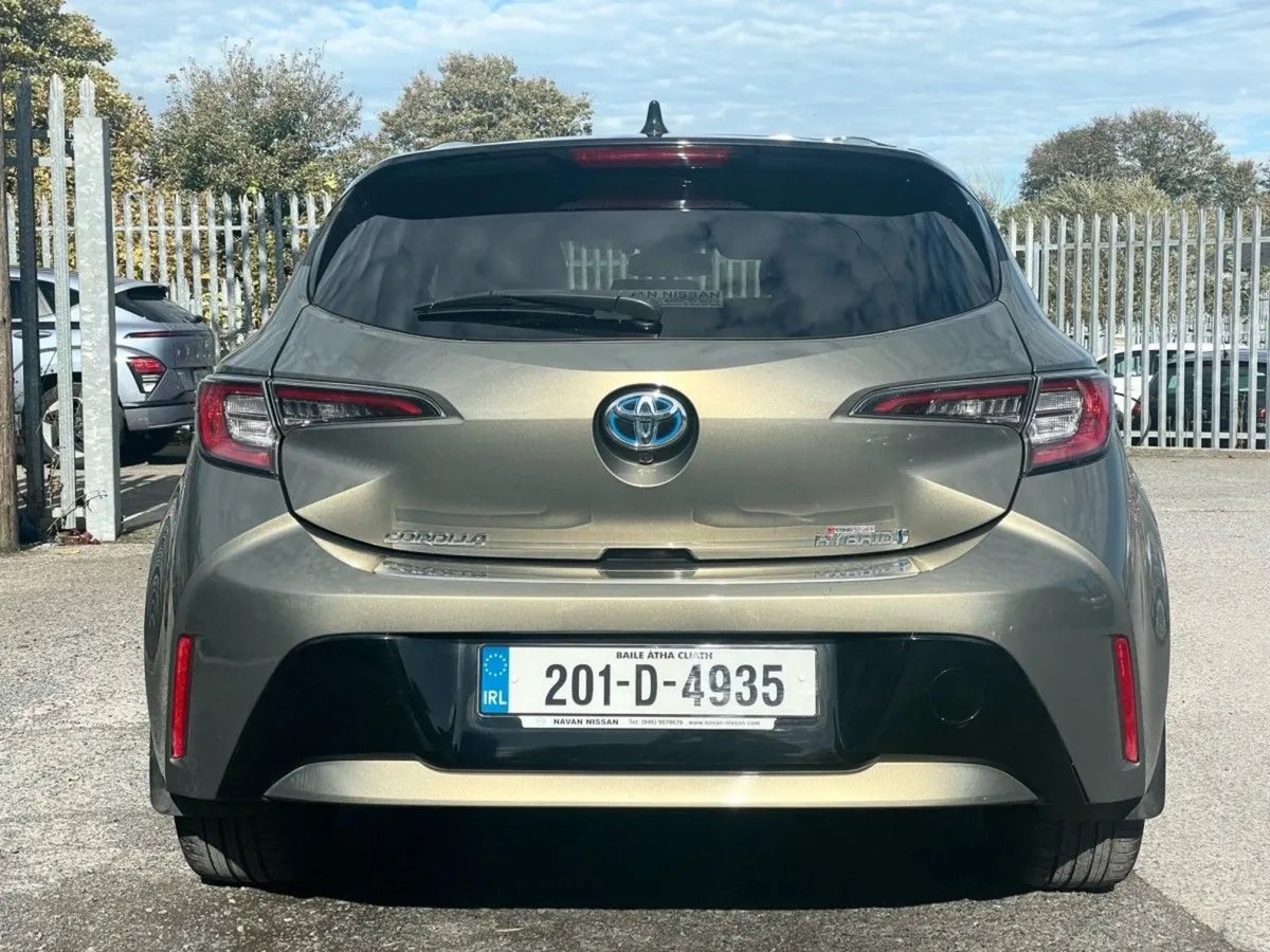 Toyota Corolla 1.8 Hybrid Luna Sport Hatchback - Image 4