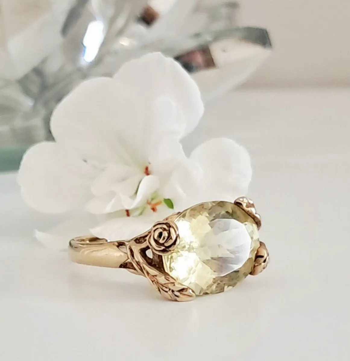 9ct Gold Ring, 3.1gr - Image 1