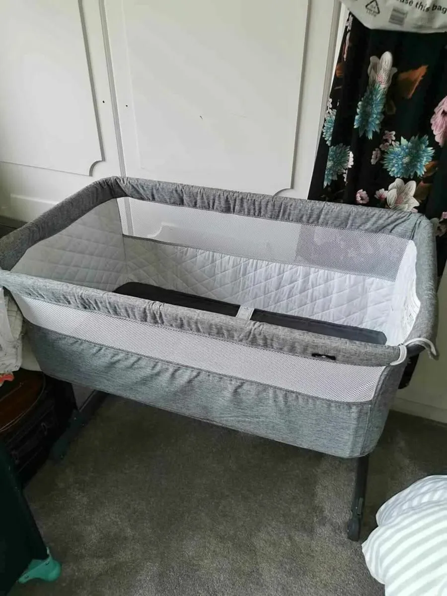 Next to Me Bedside Crib – Excellent Condition! - Image 1