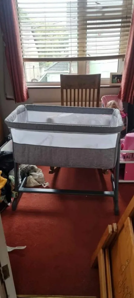 Next to Me Bedside Crib – Excellent Condition! - Image 3