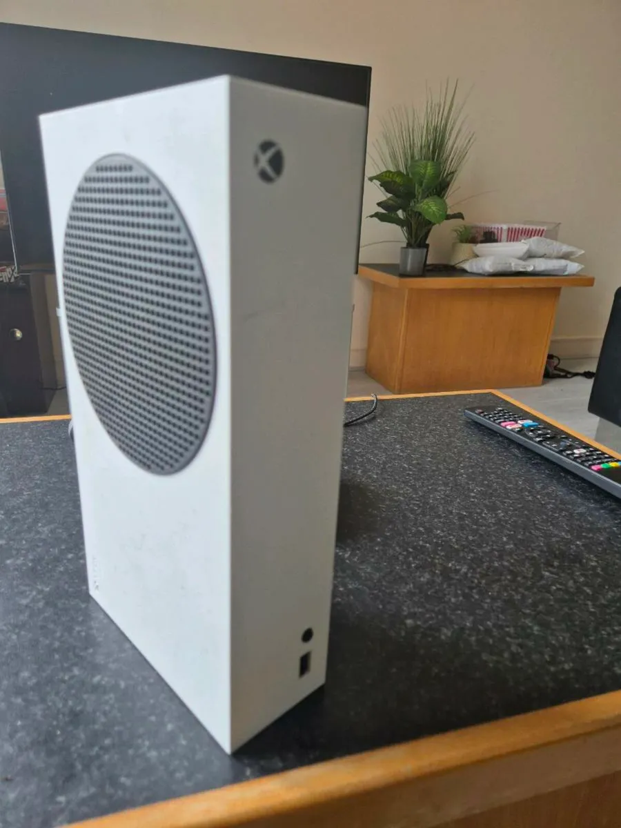 Xbox Series S - Great Condition - Image 1