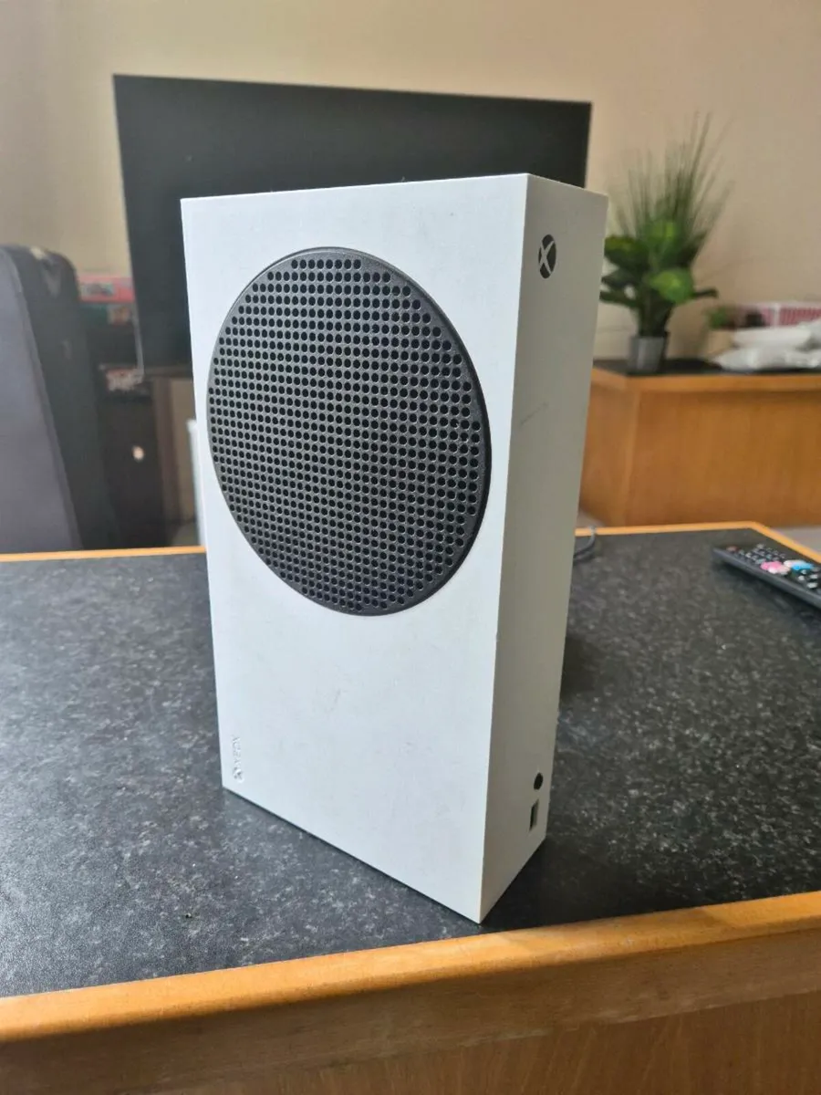 Xbox Series S - Great Condition - Image 4