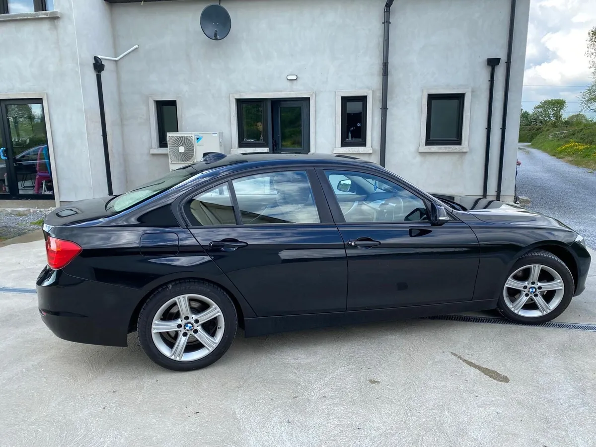 BMW 318D - Image 2