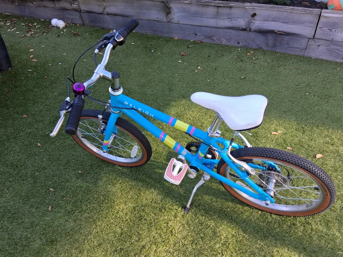 Raleigh Pop 18" Girls Bike - Image 2