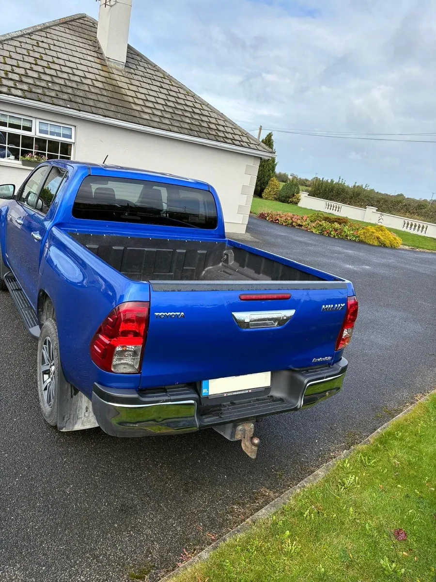 182 Toyota Hilux Invincible Automatic - Image 4