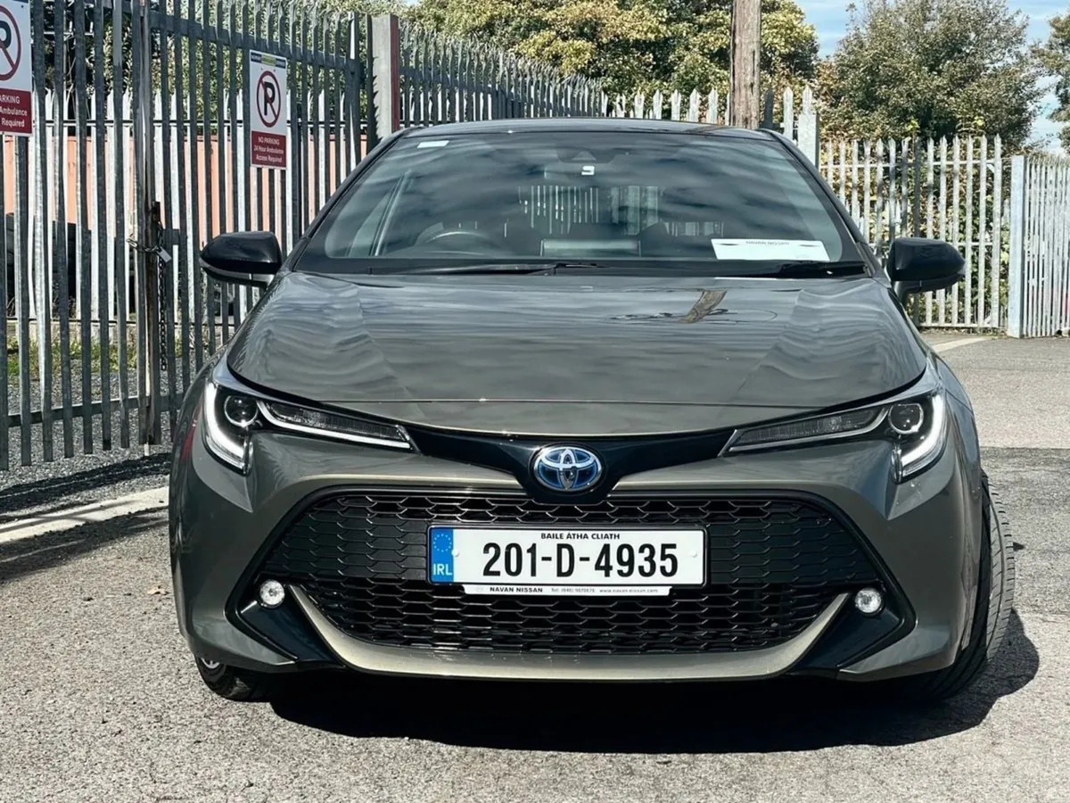 Toyota Corolla 1.8 Hybrid Luna Sport Hatchback - Image 2