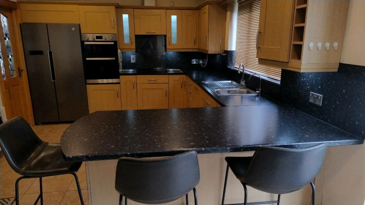 Oak Kitchen & Utility - Image 1