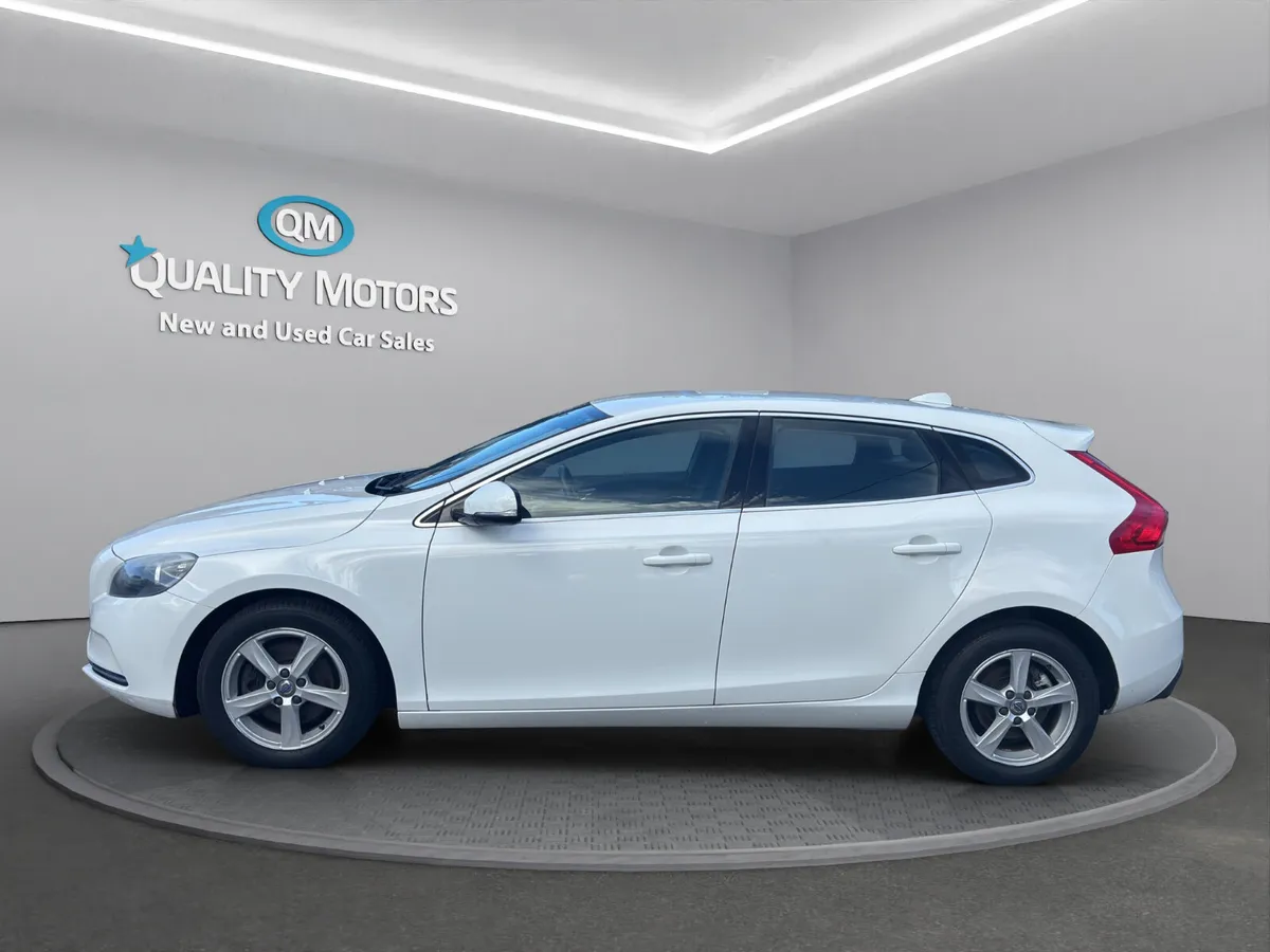 2015 VOLVO V40 (S30) - Image 4