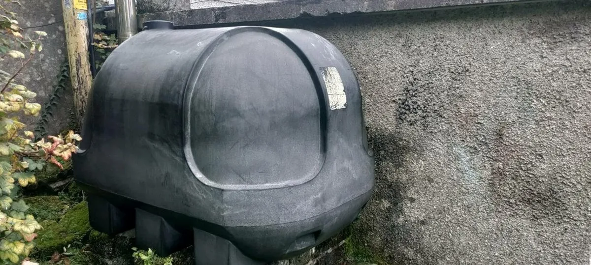 Oil tank