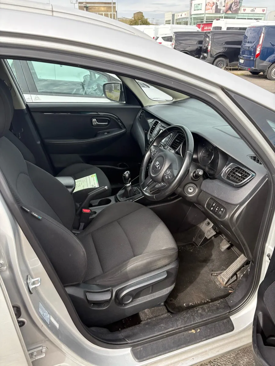 Kia Caren’s - Image 4