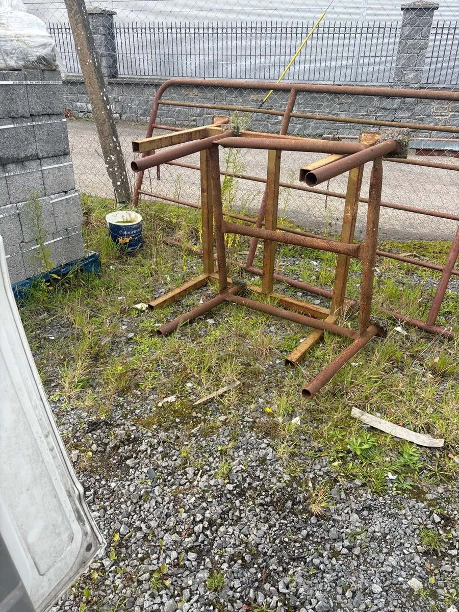 Stillages - Image 1