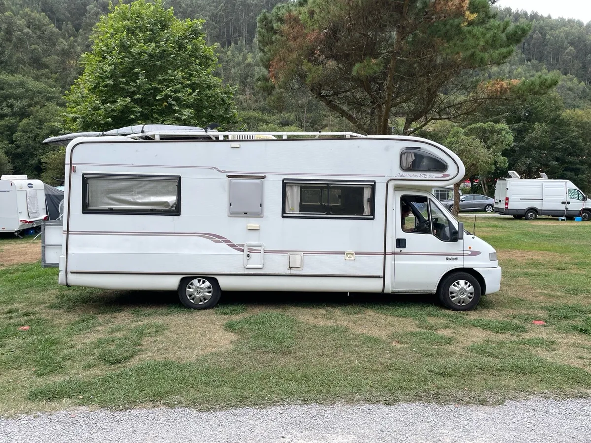 Peugeot Elddiss Autostratus 6 berth Campervan - Image 3
