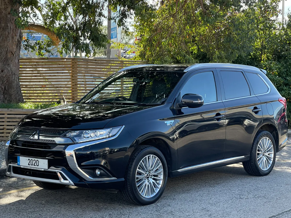 2020 Mitsubishi Outlander..4WD..HEATED SEATS..PHEV - Image 2