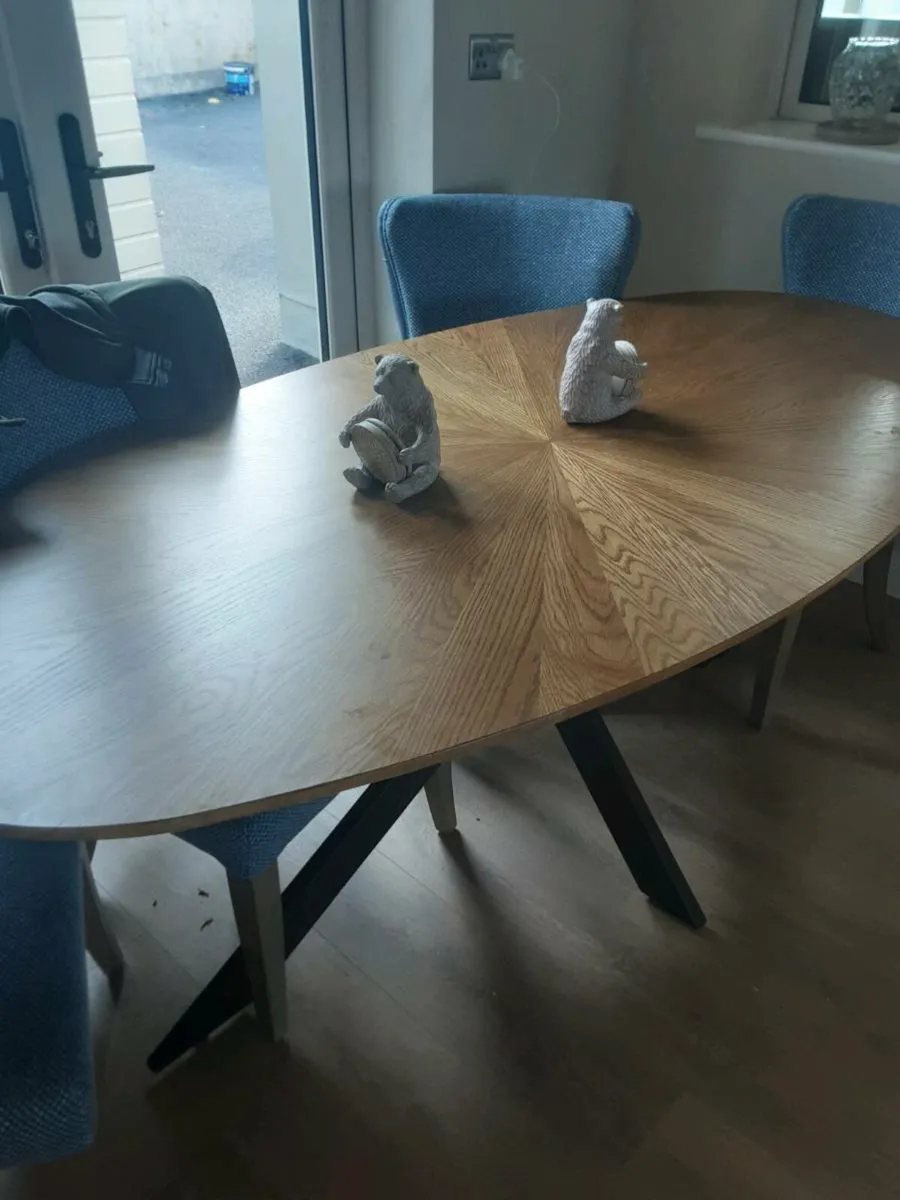 Kitchen table - Image 1