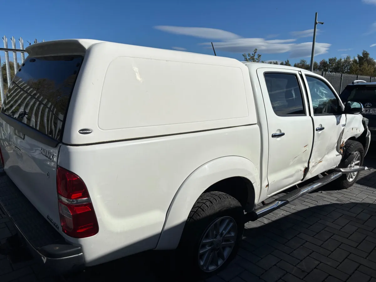 16 Hilux Invincible 3.0 Manual 105k miles Drives - Image 3