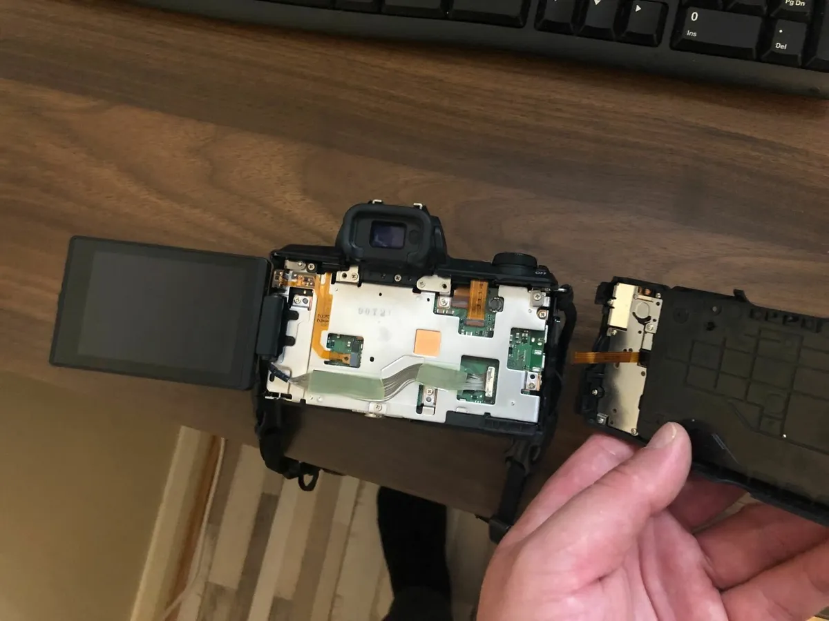 Canon EOS M50 Mirrorless Camera – For Parts or Rep - Image 3