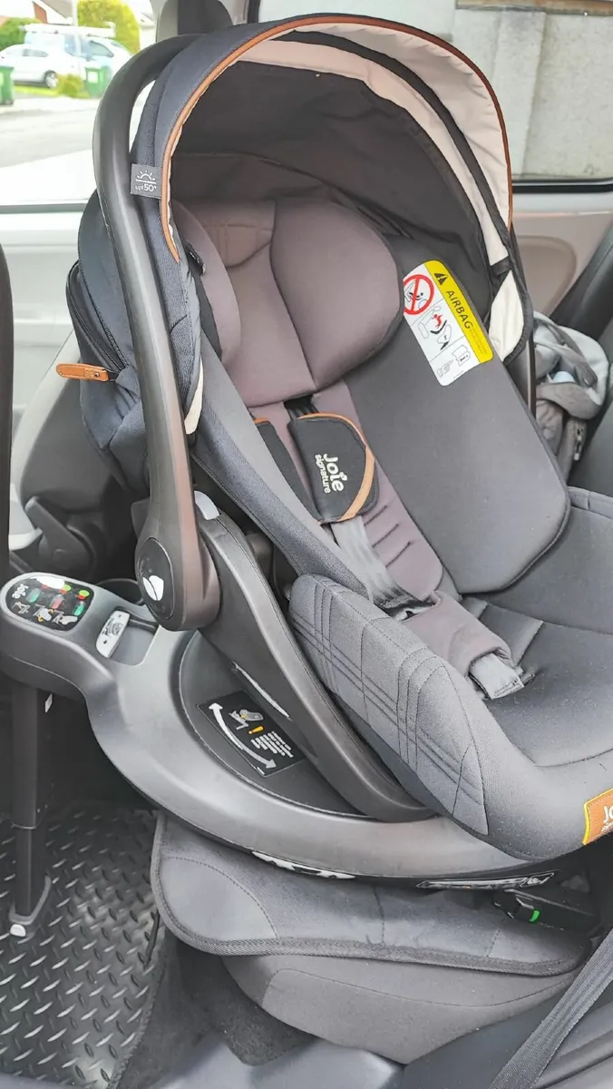 Joie i-Level Car Seat + Joie i-Base Encore - Image 1