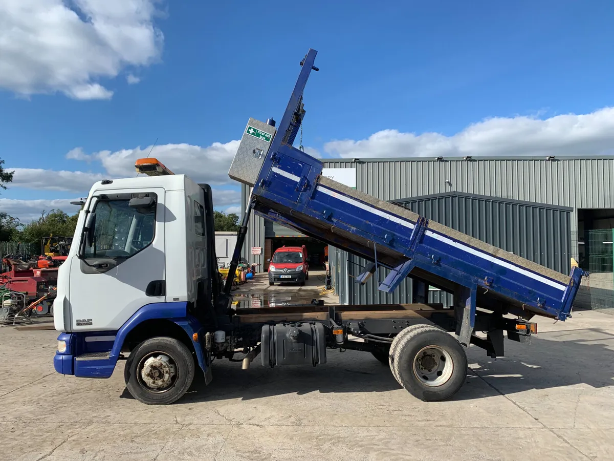 BID ONLINE NOW - 2005 DAF LF 45.150 TIPPER - Image 2