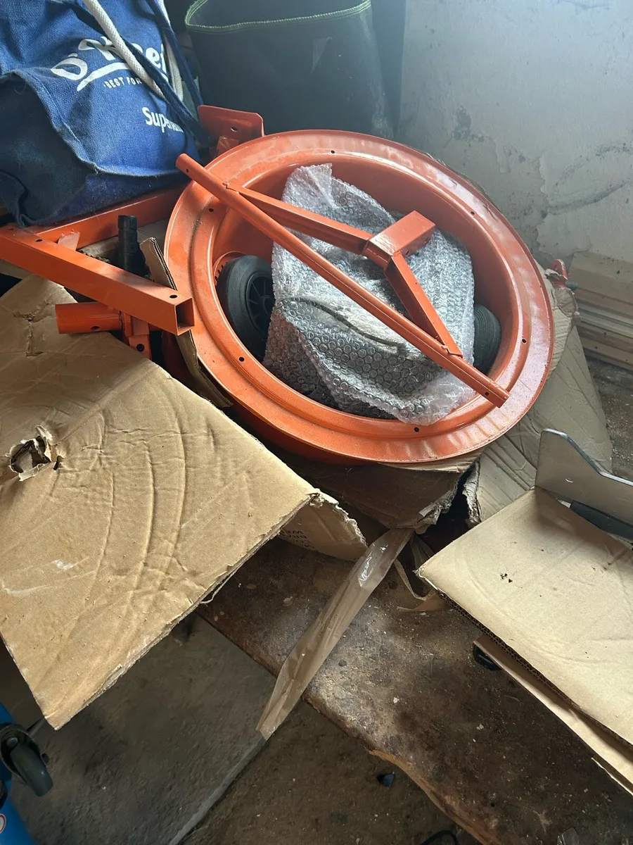 Cement mixer - Image 1