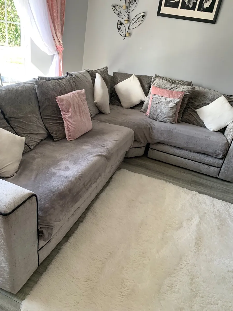 Crushed velvet L shaped sofa - Image 1
