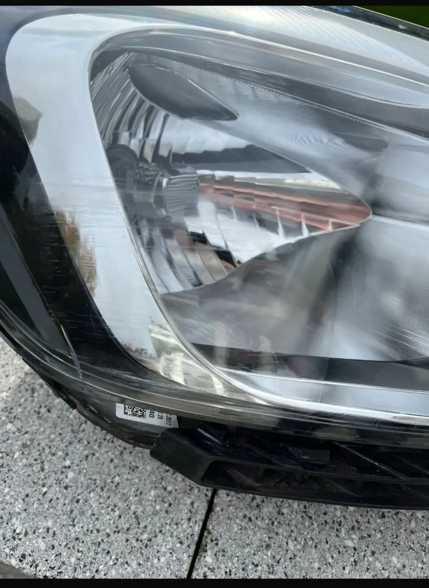 2018 Hyundai i20 Headlight - Image 3