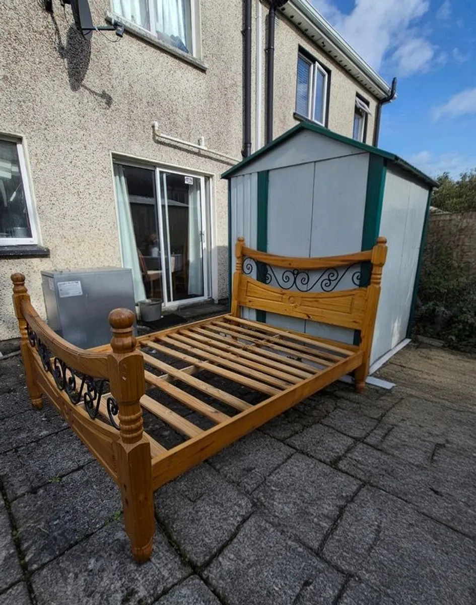Solid Oak King Size bed frame. Must Go! - Image 2