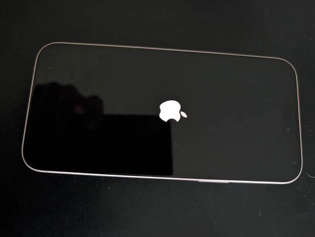 iPhone 15 Plus - Image 3