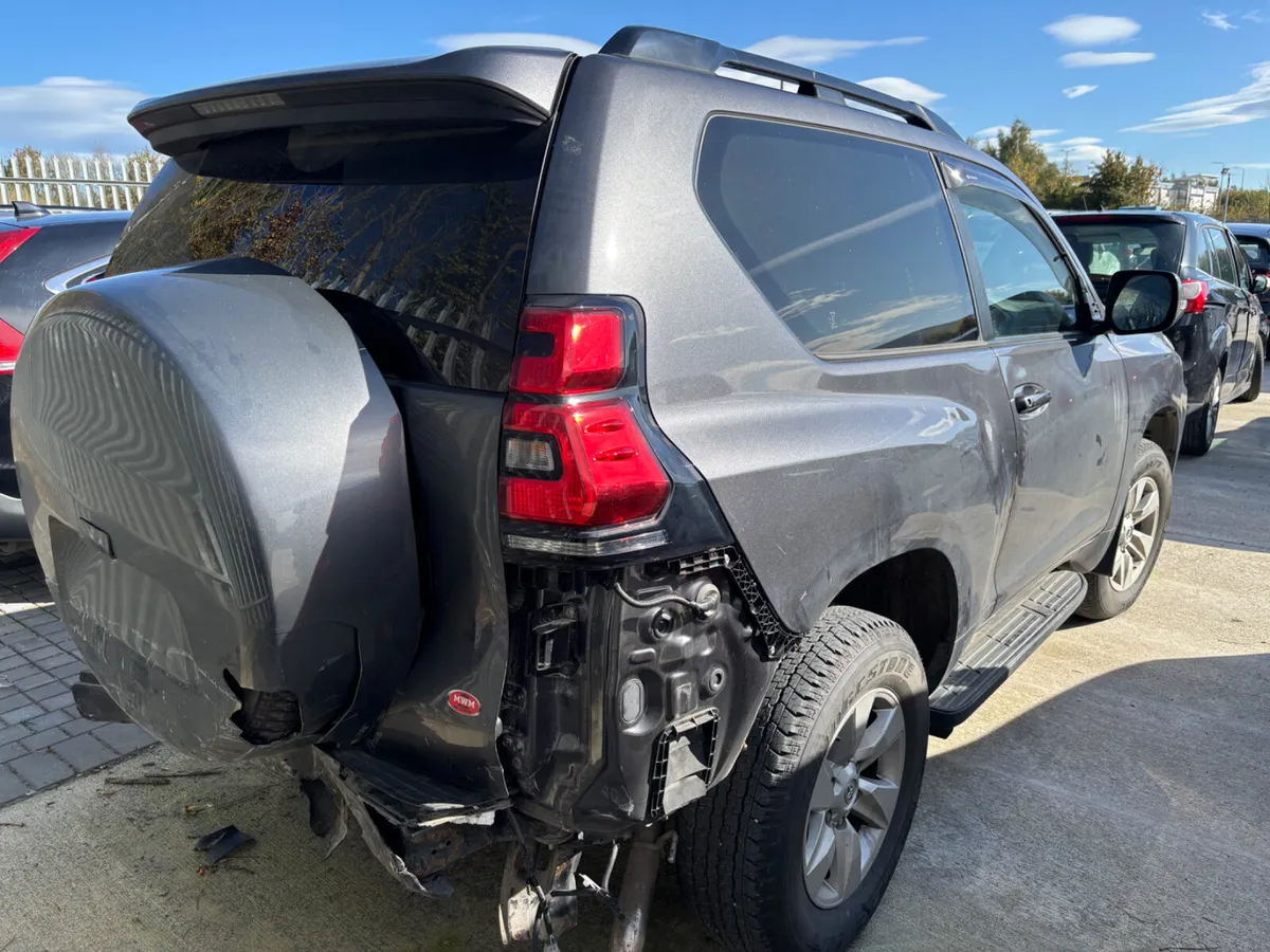 23 Landcruiser SWB Auto ONLY 26km Drives - Image 4