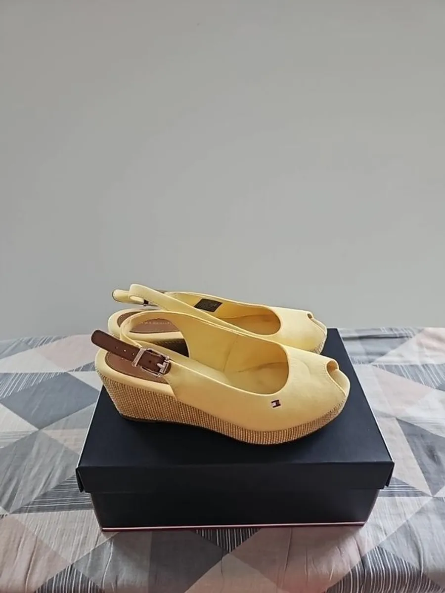 ladies sandles - Image 2