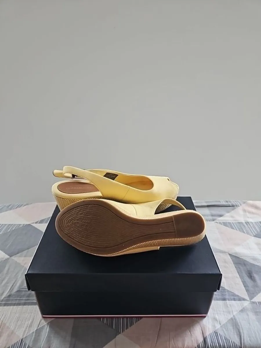 ladies sandles - Image 3