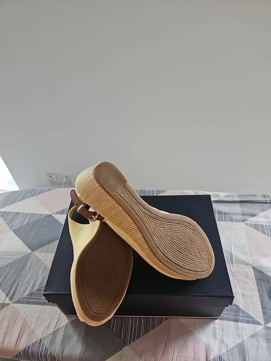 ladies sandles - Image 4