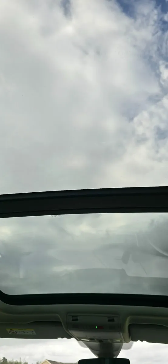 Volkswagen Tiguan 2019 - Image 2