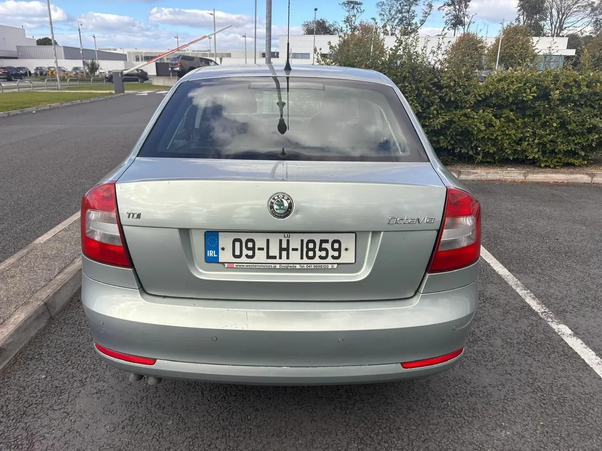 Skoda Octavia 2009 - Image 2