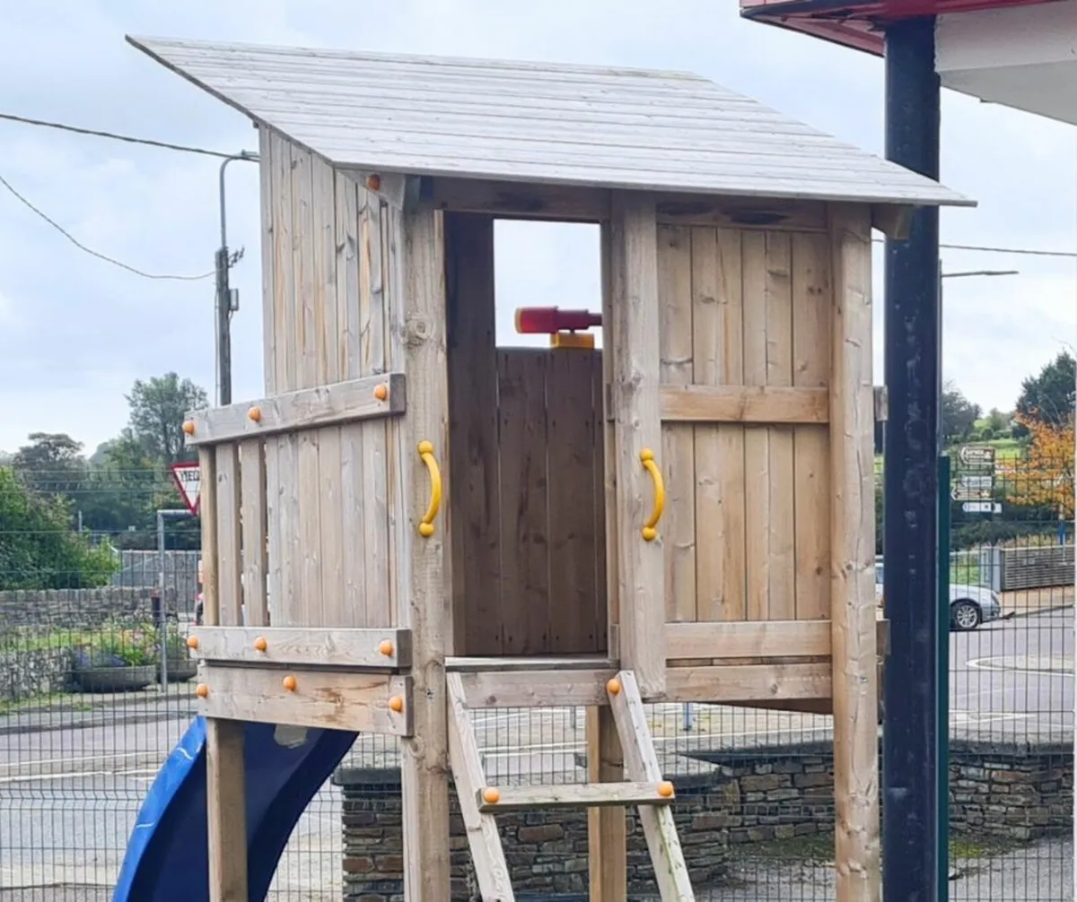 Kids Beach Hut Play Tower (Ex Display) - Image 2