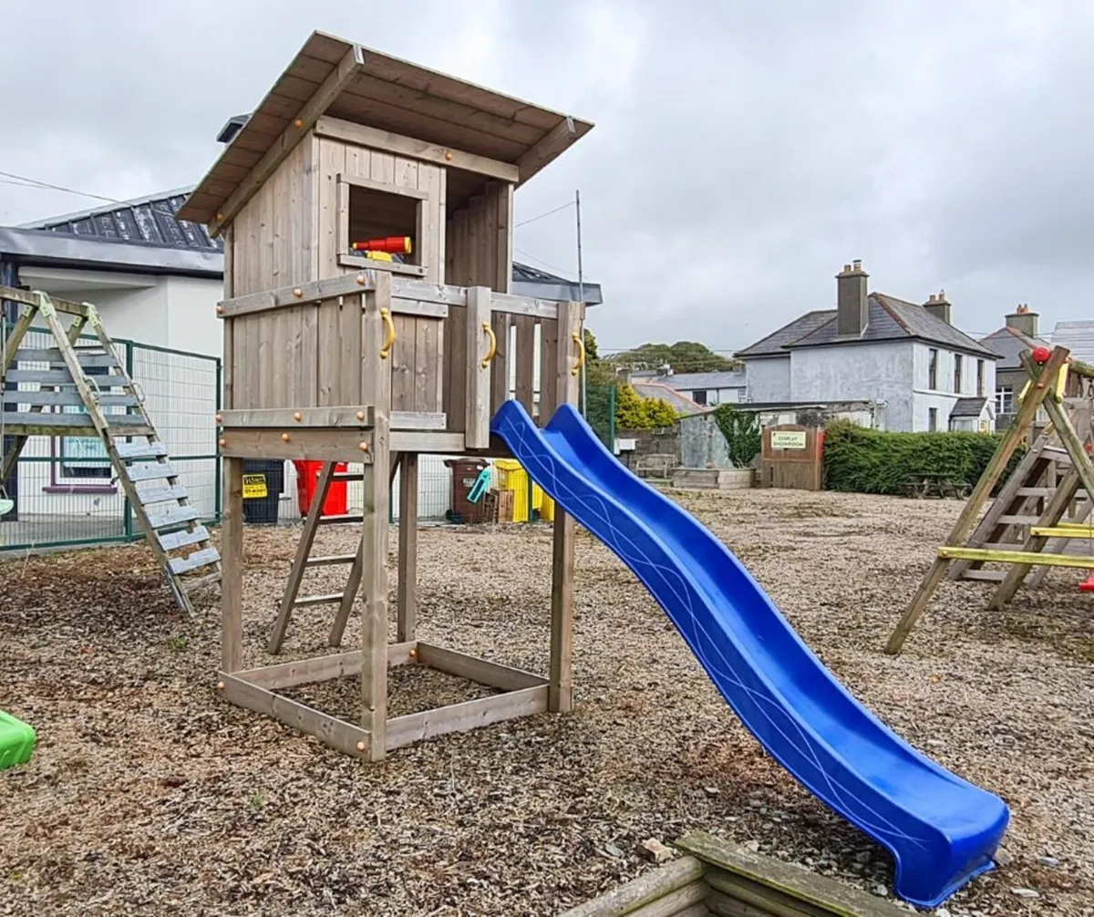Kids Beach Hut Play Tower (Ex Display) - Image 1