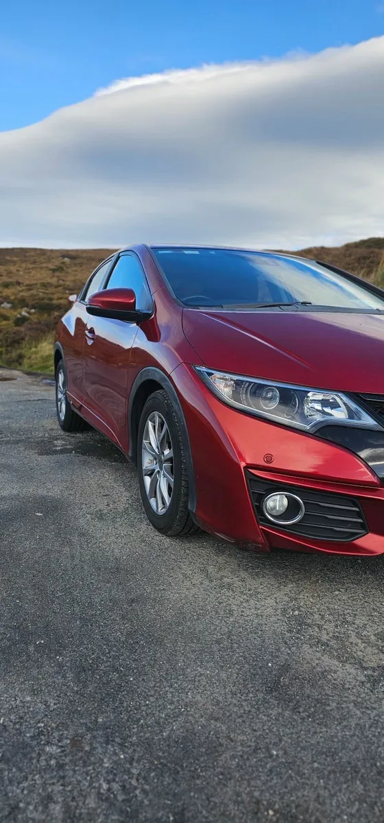 Honda Civic 2017 - Image 2