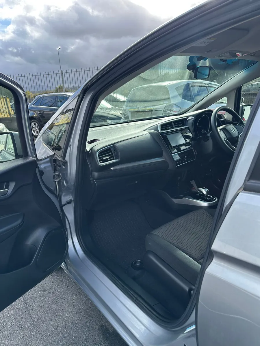 Honda Fit Hybrid  2020 - Image 3