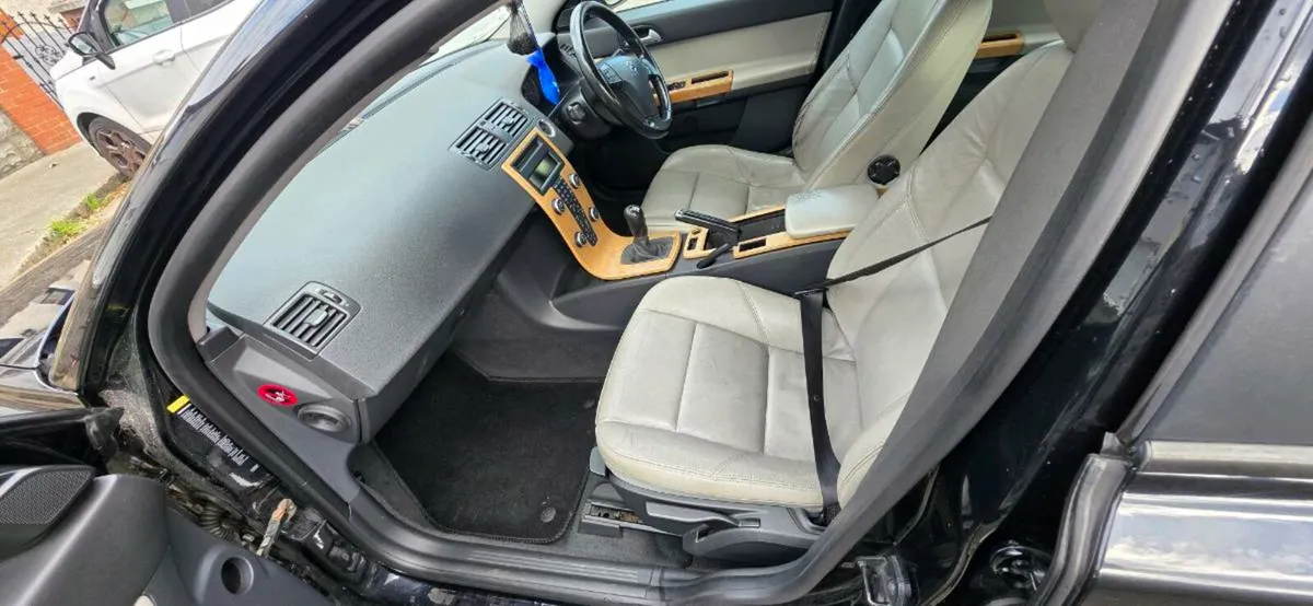Volvo S40 - Image 2