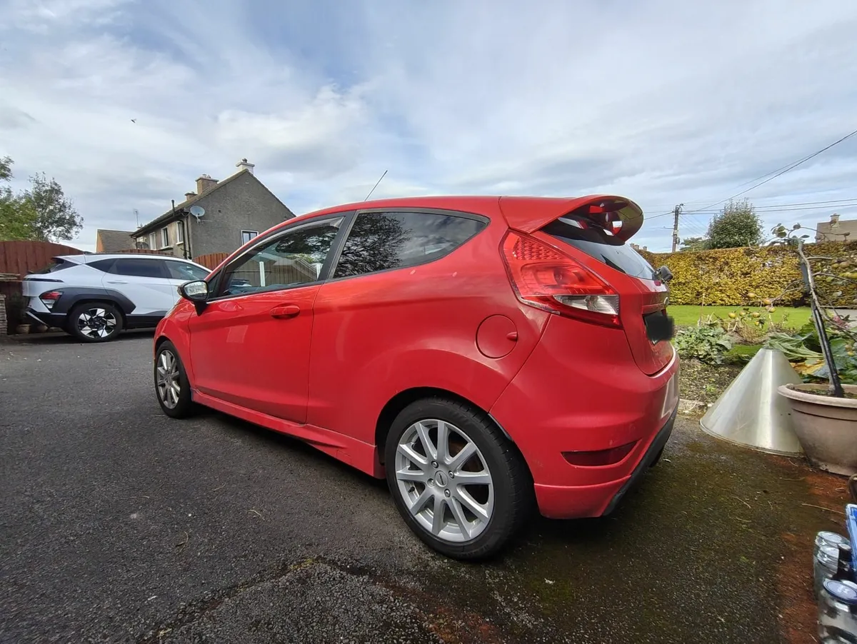 Ford Fiesta 2012 - Image 2