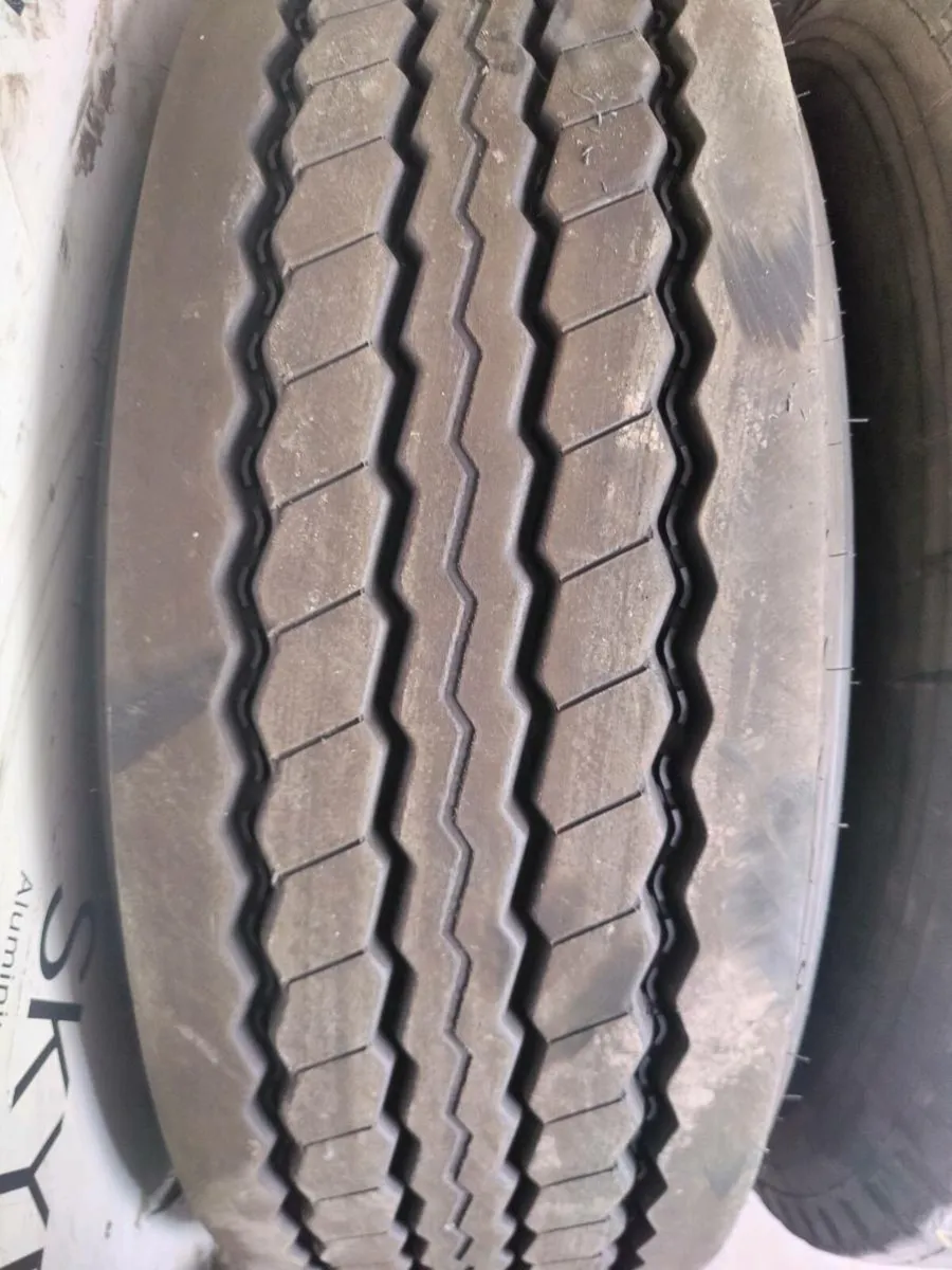 VARIOUS TRAILER TYRES /385/65/22.5 ON RIMS - Image 4