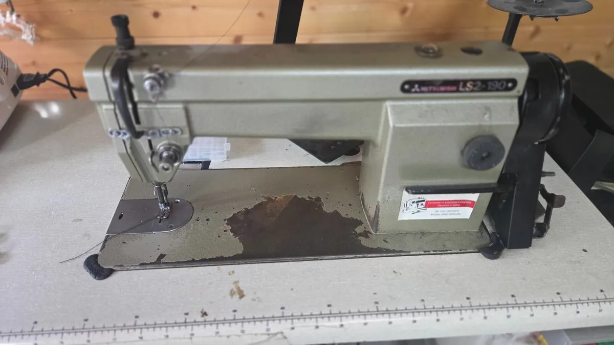 Sewing industrial machine - Image 1