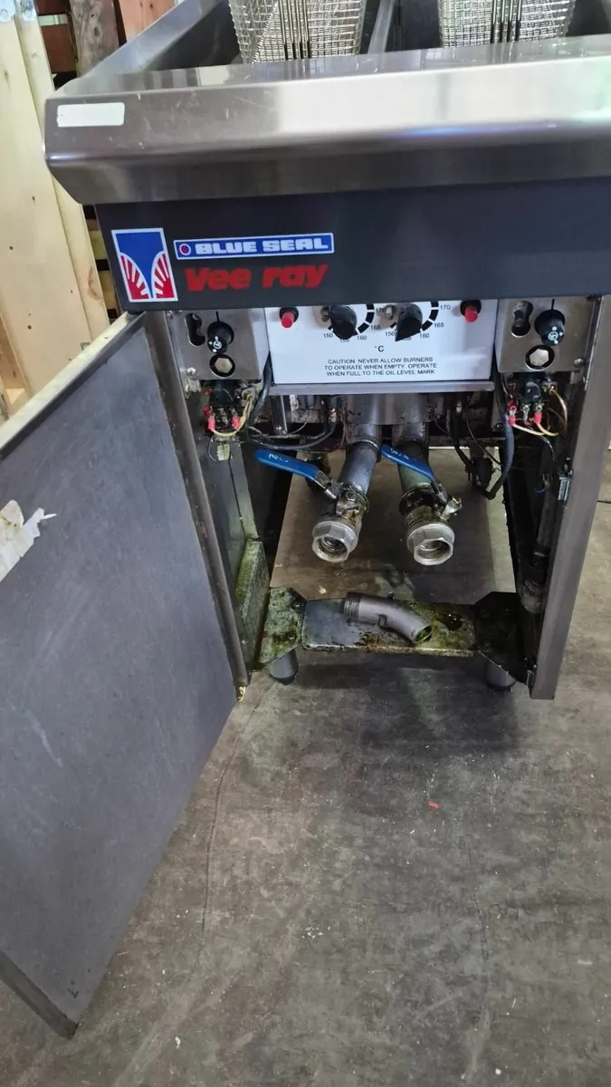 Blueseal Evolution Vee Ray Twin Tank Fryer - Gas - Image 2