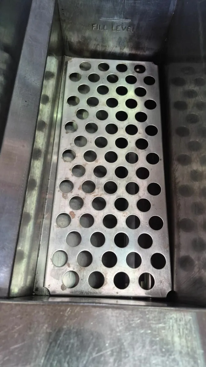 Blueseal Evolution Vee Ray Twin Tank Fryer - Gas - Image 3