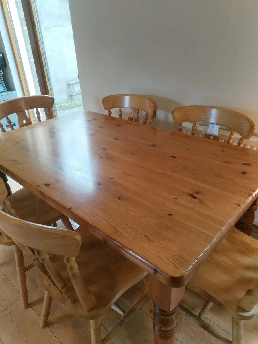 Solid Pine Dining Table with 6 Matching Chairs
€30 - Image 2