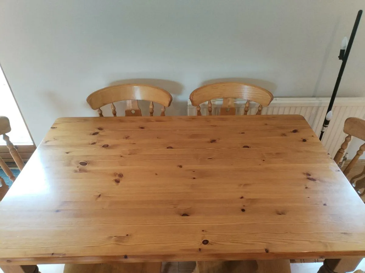 Solid Pine Dining Table with 6 Matching Chairs
€30 - Image 4