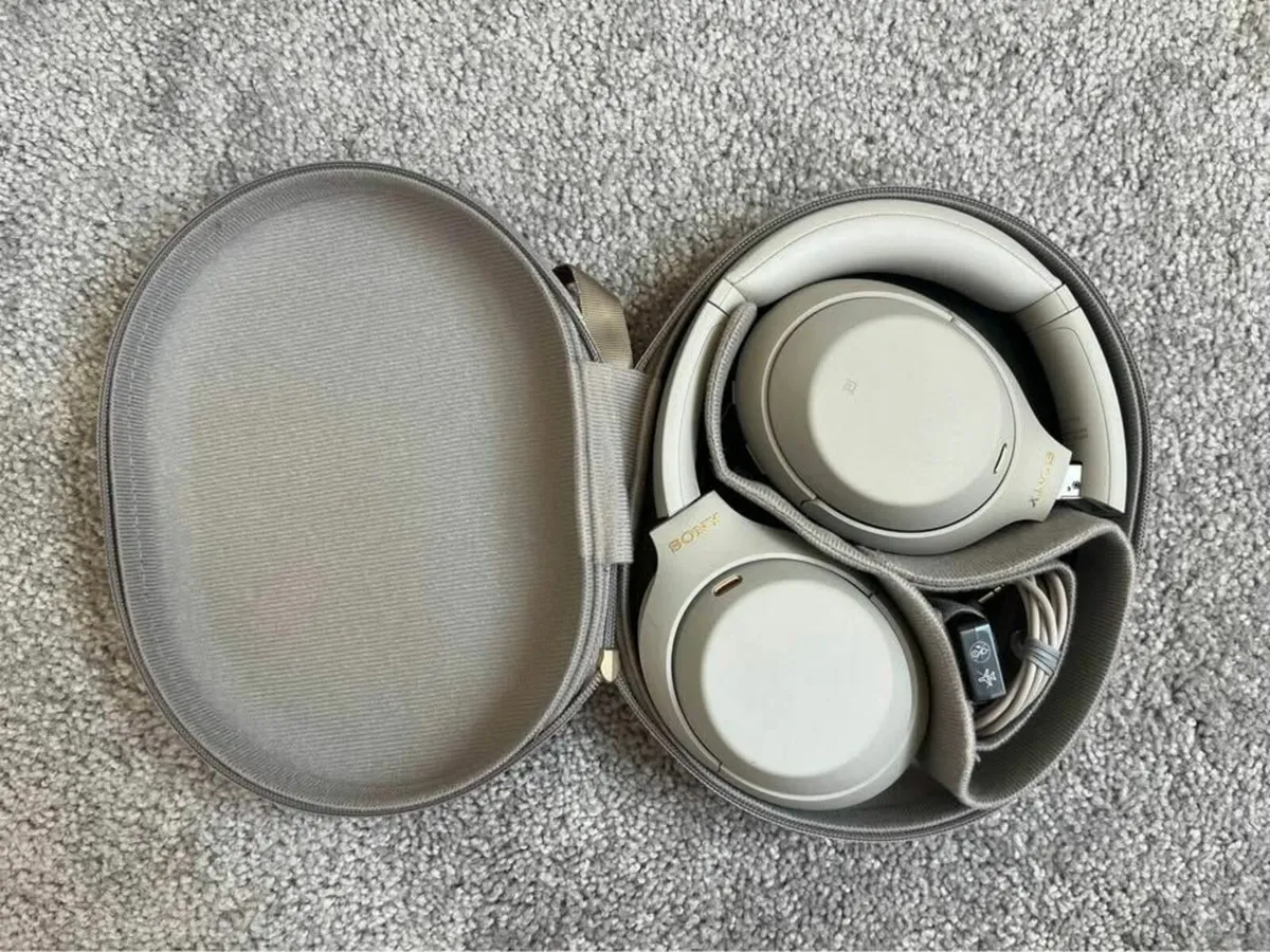 Sony headphones - Image 1